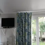 Mobil-home Avec Terrasse Et Salon De Jardin - Api-1-52-502