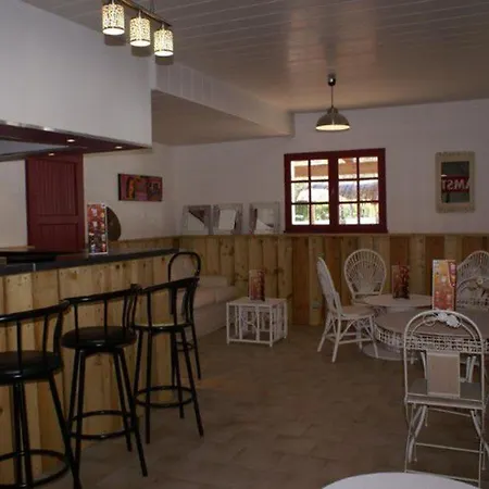 Mobil-home Avec Terrasse Et Salon De Jardin - Api-1-52-502 * Massillargues-Attuech