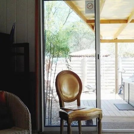 Mobil-home Avec Terrasse Et Salon De Jardin - Api-1-52-502 * Massillargues-Attuech