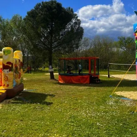 Mobil-home Avec Terrasse Et Salon De Jardin - Api-1-52-502 مكان تخييم