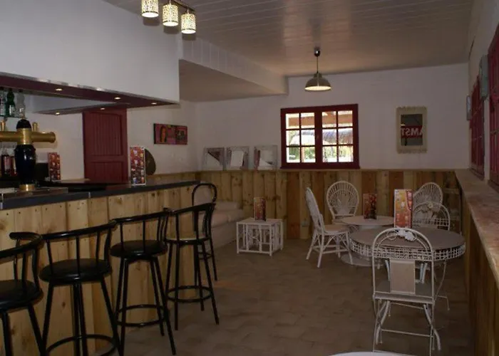 Mobil-home Avec Terrasse Et Salon De Jardin - Api-1-52-502 * Massillargues-Attuech